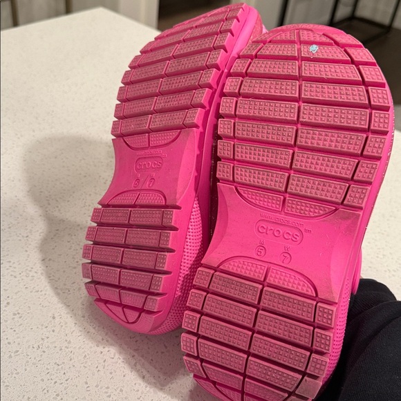 Classic Mega Crush Clog Crocs - Barbie: The Movie Electric Pink - Picture 5 of 6